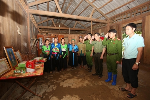 Ấm tình người nơi lũ dữ quét qua