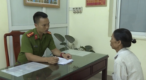 Vợ rải đinh, chồng "đón xe" thủng để vá 