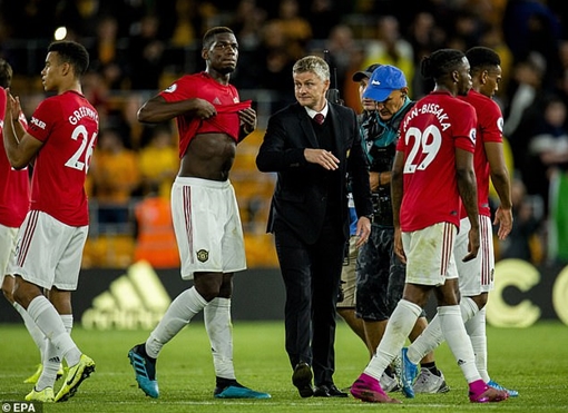 Paul Pogba đá hỏng phạt đền, Man Utd bị cầm hòa