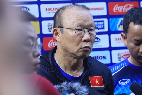 HLV Park Hang-seo lý giải loại Văn Quyết mà vẫn giữ Trọng Hoàng, Văn Hậu