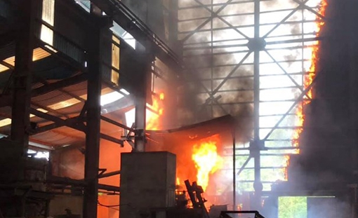 Cháy lò luyện thiếc, nhiều công nhân hoảng loạn