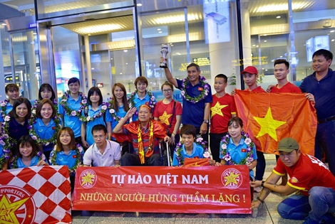 Đội tuyển nữ Việt Nam: Vinh quang ngày trở về