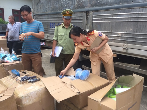 Thu giữ nhiều đồ chơi, mỹ phẩm không rõ nguồn gốc