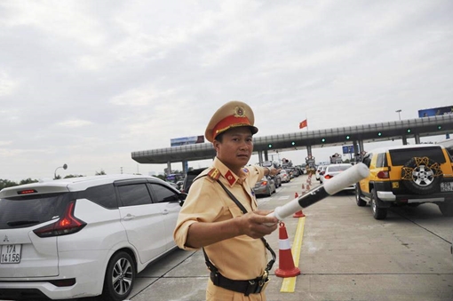 Một ngày làm việc vất vả của Cảnh sát giao thông