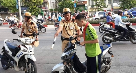 Hà Nội ra quân bảo đảm trật tự ATGT tại khu vực các cổng trường học