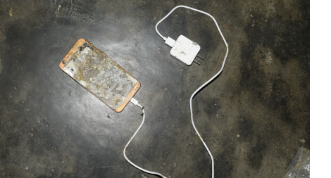 Tử vong vì sử dụng điện thoại lúc đang sạc