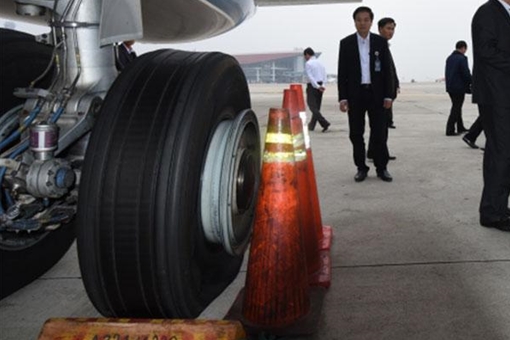 Liên tục phát hiện máy bay bị rách lốp sau khi hạ cánh