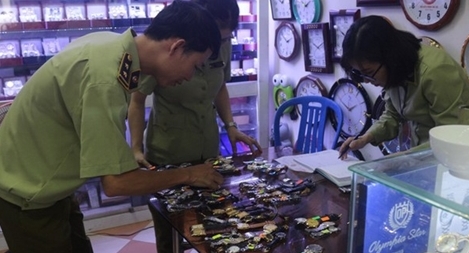Hơn 15.000 chiếc đồng hồ nhái thương hiệu nổi tiếng bị tạm giữ