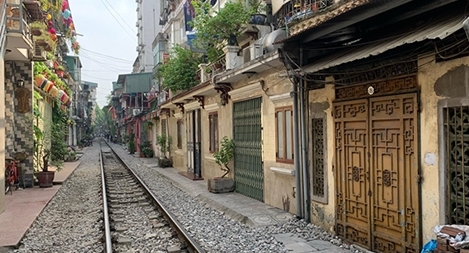 Các quán cà phê đường tàu bị phạt hơn 150 triệu đồng