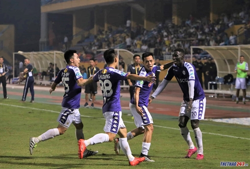 Văn Quyết lập công, Hà Nội FC "vùi dập" CLB TP HCM