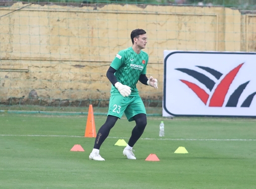 Đặng Văn Lâm về nước hội quân cùng Đội tuyển quốc gia