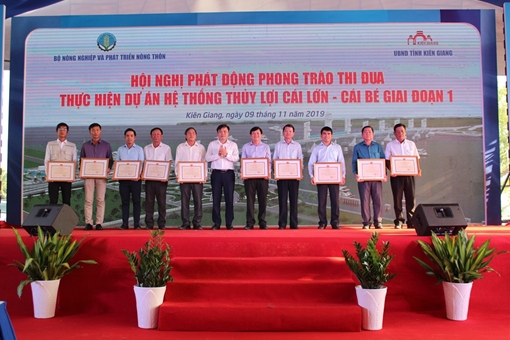 Xây dựng hệ thống thủy lợi lớn nhất đồng bằng sông Cửu Long