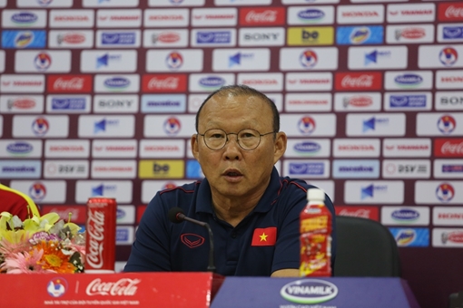 "Được khen", thầy Park lại tỏ ra cảnh giác