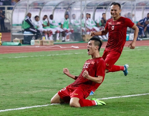 Đánh bại UAE, Việt Nam giành ngôi đầu bảng