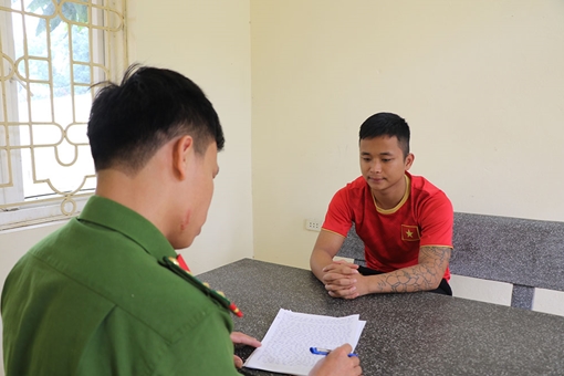 Chủ quán karaoke nhốt nhiều nữ nhân viên ép viết giấy vay nợ