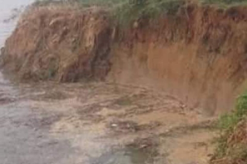 Sạt lở ven sông Lô, 2 thanh niên đi câu cá bị nước cuốn tử vong