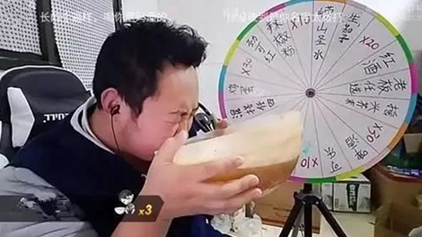 Làn sóng nghiện câu “view” và “like” trên mạng khiến trẻ em làm những điều trái đạo đức