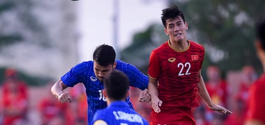 Tiến Linh được treo thưởng bàn thắng bằng... ốc hương