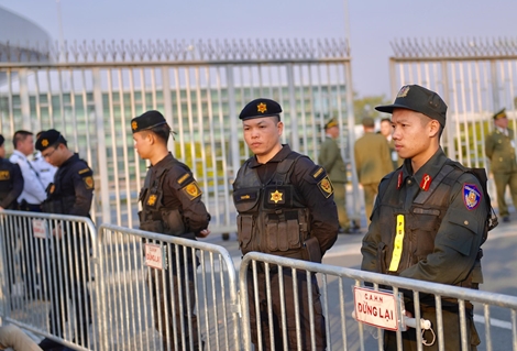 Sân bay Nội Bài "nóng lên từng phút" trước lễ đón 2 đội bóng vàng