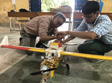 Giáo sư Nhật 72 tuổi và dự án chế tạo máy bay không người lái ở Việt Nam