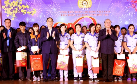 Lãnh đạo Đảng, Nhà nước tặng quà Tết người nghèo và công nhân lao động