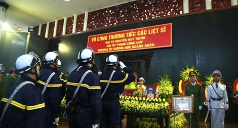 Đồng đội tới vĩnh biệt liệt sỹ Phạm Công Huy 