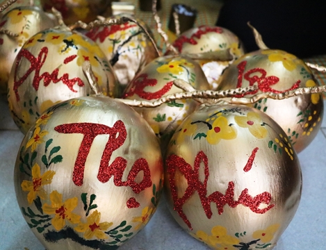 Hoa quả tạo dáng “độc, lạ” hút người chơi dịp Tết