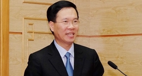 Trưởng ban Tuyên giáo Trung ương thăm chúc mừng cán bộ ngành y tế nhân ngày 27/2