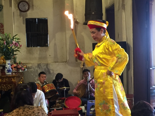 Hầu đồng mùa đại dịch Covid-19