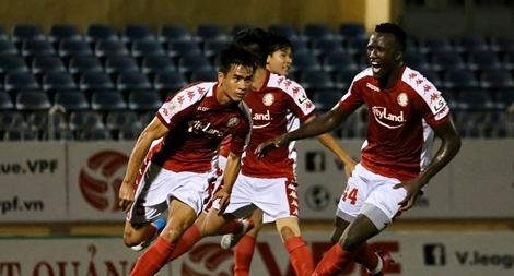 Công Phượng kiến tạo, TP HCM "ngược dòng" truớc Quảng Nam