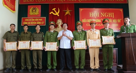 Công an huyện Sông Lô (tỉnh Vĩnh Phúc): Nhận thêm việc, tự nguyện làm thêm giờ phục vụ nhân dân