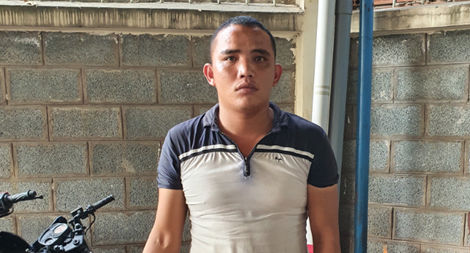 Không chịu kích dục cho khách, nhân viên quán cà phê bị chủ tra tấn