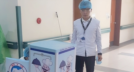 Thạc sĩ chế tạo robot phục vụ người bệnh nhiễm COVID-19