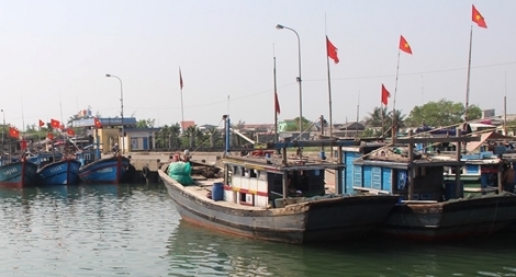 Ngư dân gặp khó do cửa biển bồi lấp