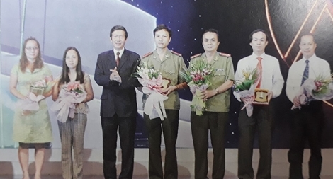 Lưu Vinh - "lão nông" cần cù trên "cánh đồng" chữ