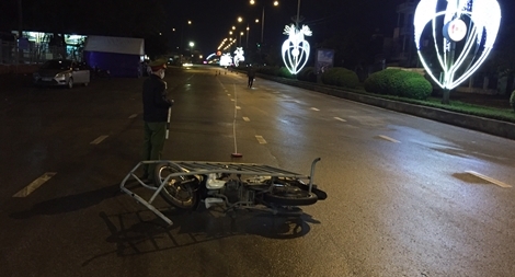 Bợm nhậu lao xe vào rào chắn chốt kiểm dịch