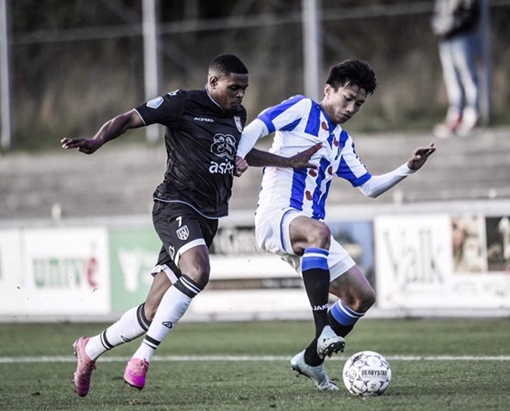 Cổ động viên CLB Heerenveen không muốn giữ Văn Hậu