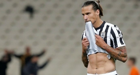 Phớt lờ lệnh giới nghiêm, cầu thủ bị phạt 3 tháng quản thúc tại gia