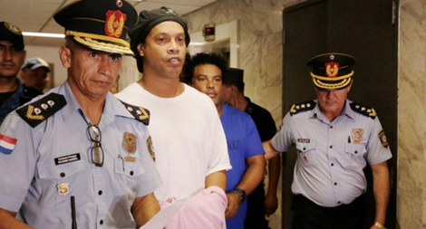  Ronaldinho được thả sau 32 ngày ngồi tù