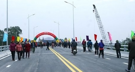 489 tỷ đồng  xây cầu vượt sông Đáy