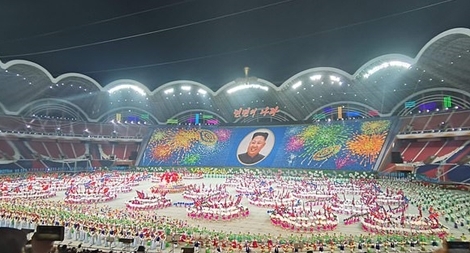 Sân bóng lớn nhất thế giới: Bất ngờ vì một cái tên