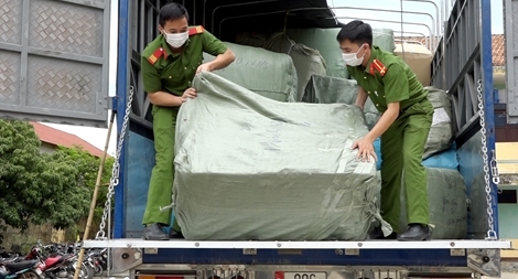 Phát hiện số hàng trị giá hơn 2 tỷ đồng không rõ nguồn gốc