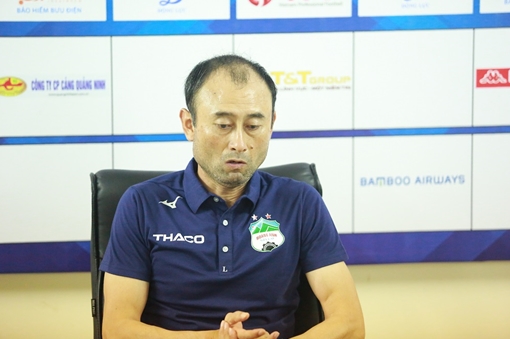 Thua tan nát trước Hà Nội, HLV Lee Tae-hoon vẫn khen học trò.