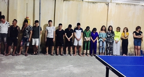 Vào quán karaoke "mở tiệc" ma túy đãi bạn