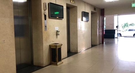 Khởi tố người đàn ông dâm ô với trẻ em trong thang máy