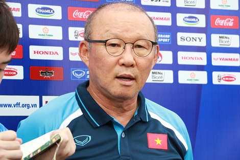 Thày Park trả lời 'hóm hỉnh' khi được hỏi về Văn Hậu