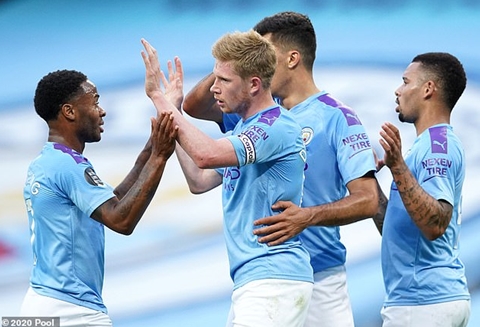 ManCity biến tân vương Liverpool thành gã hề