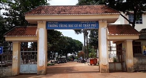 Nhân viên thư viện làm lộ đề thi