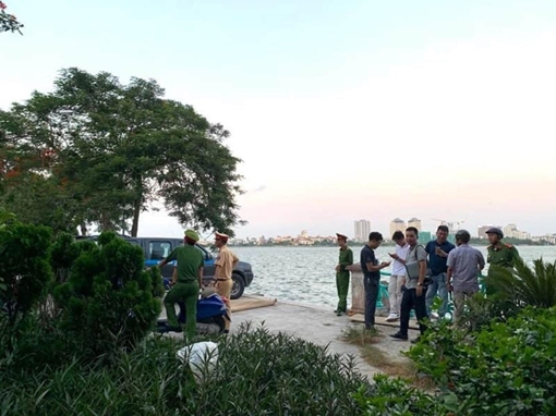 Thi thể cô gái trẻ nổi trên mặt hồ Tây