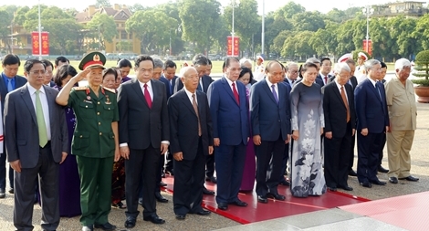 Lãnh đạo Đảng, Nhà nước và Bộ Công an vào Lăng viếng Chủ tịch Hồ Chí Minh